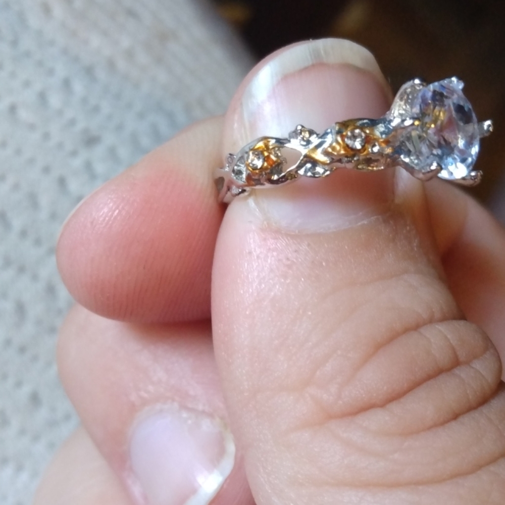 Ring - Picture 3 of 4